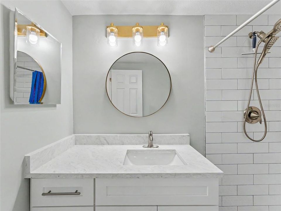 For Sale: $325,000 (2 beds, 1 baths, 964 Square Feet)