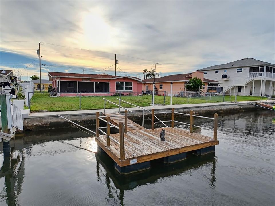 For Sale: $325,000 (2 beds, 1 baths, 964 Square Feet)