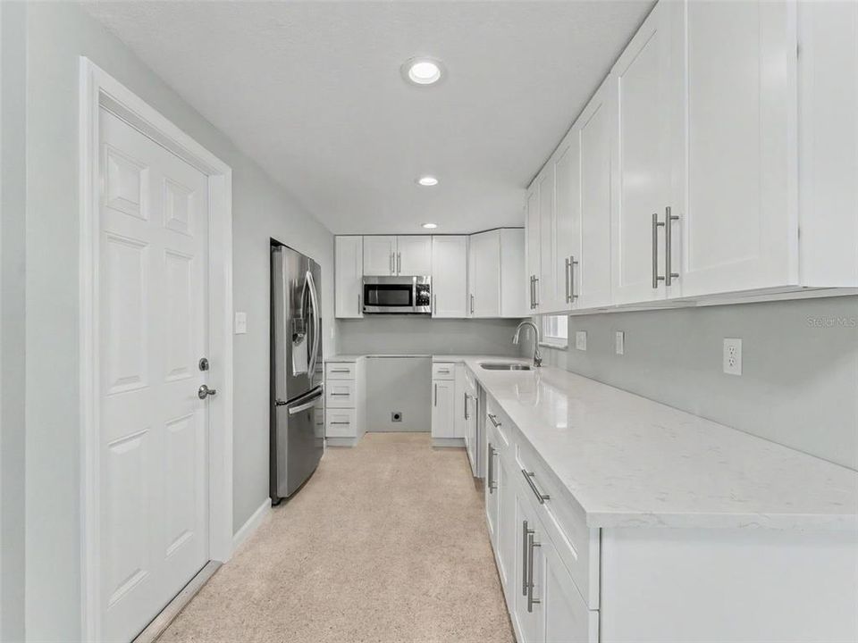 For Sale: $325,000 (2 beds, 1 baths, 964 Square Feet)