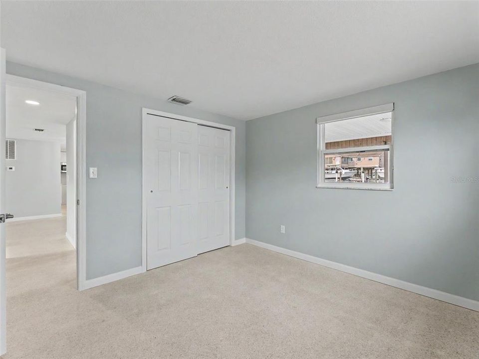 For Sale: $325,000 (2 beds, 1 baths, 964 Square Feet)