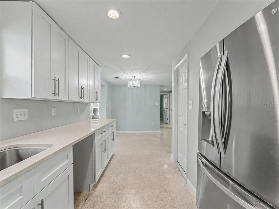 For Sale: $325,000 (2 beds, 1 baths, 964 Square Feet)