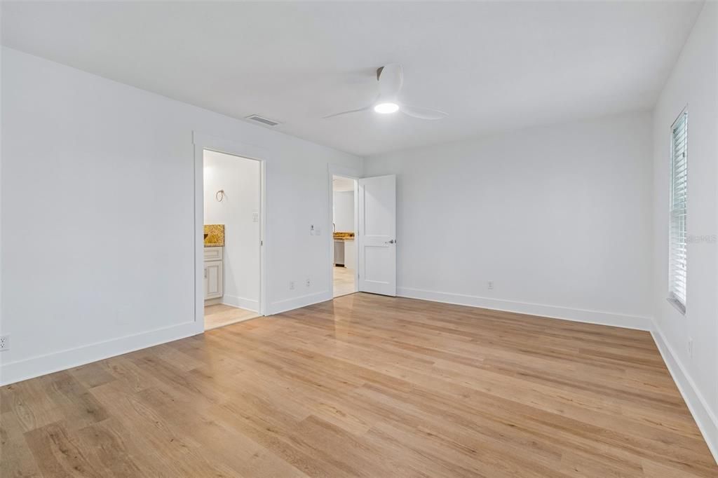 На продажу: $599,900 (4 спален, 2 ванн, 2165 Квадратных фут)