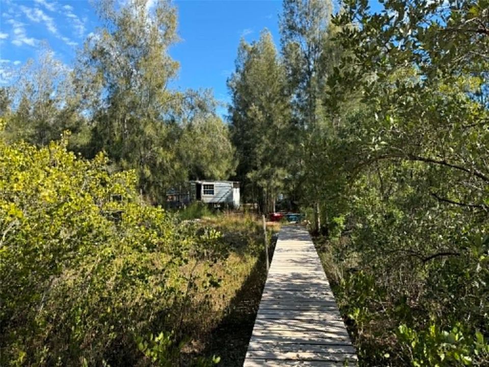En Venta: $299,900 (0.90 acres)