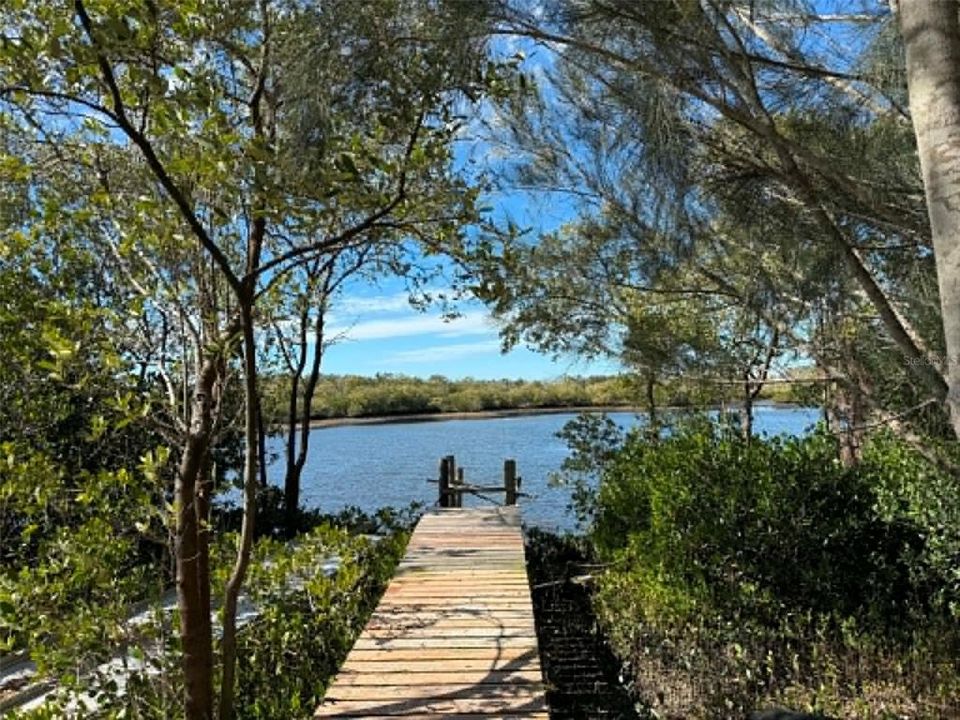 En Venta: $299,900 (0.90 acres)