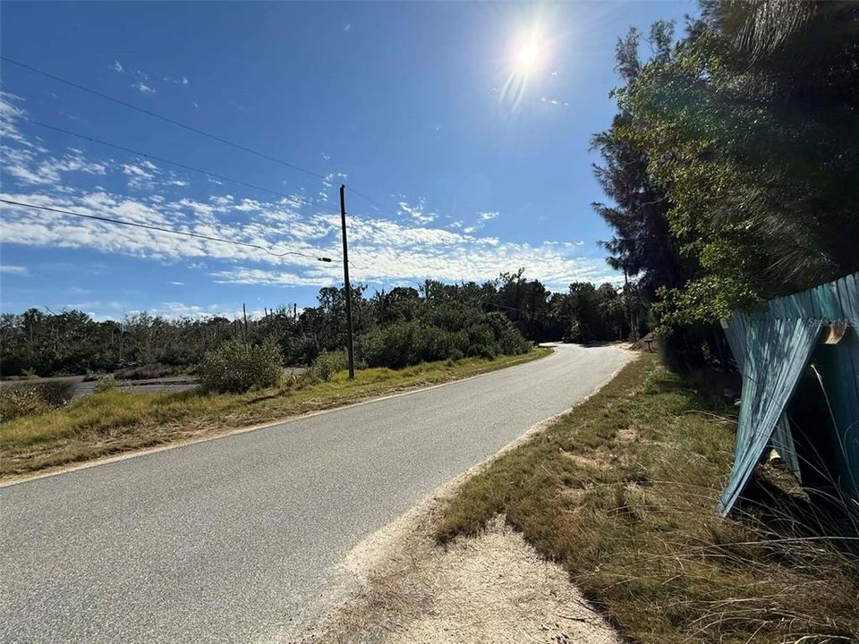 En Venta: $299,900 (0.90 acres)