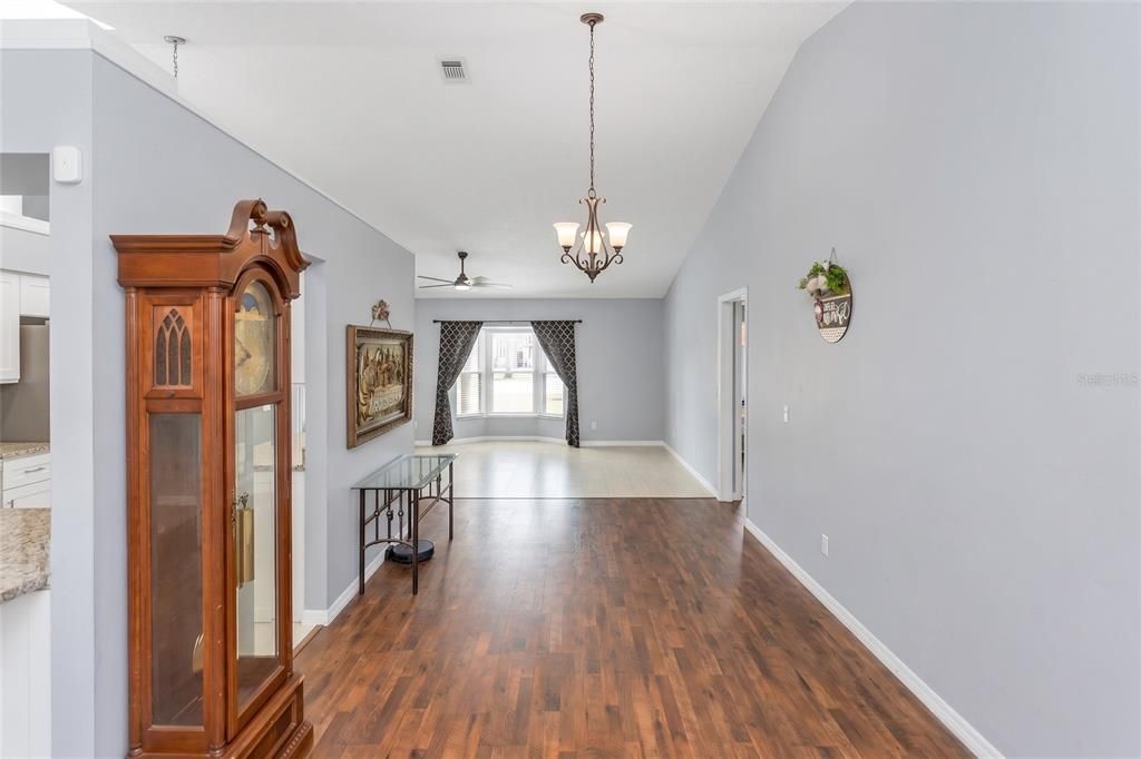 En Venta: $369,900 (3 camas, 2 baños, 1739 Pies cuadrados)