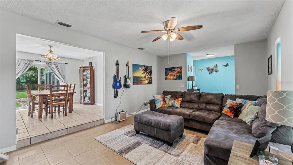 For Sale: $469,000 (4 beds, 2 baths, 3103 Square Feet)