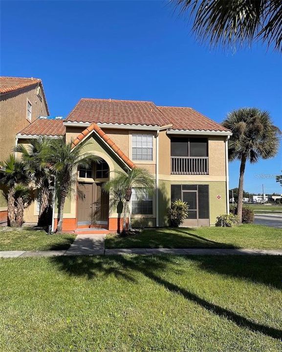 For Rent: $1,600 (2 beds, 2 baths, 932 Square Feet)