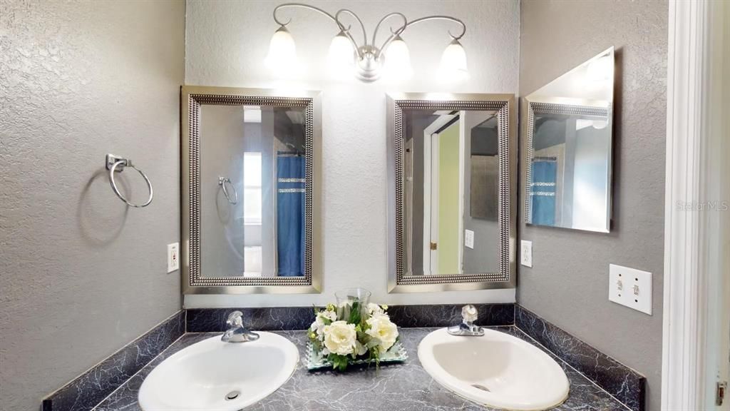 En Venta: $304,999 (3 camas, 2 baños, 1434 Pies cuadrados)
