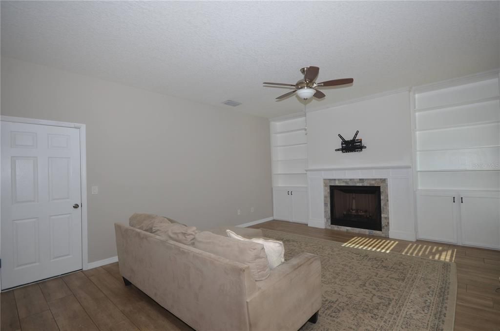 For Rent: $3,550 (4 beds, 2 baths, 2384 Square Feet)