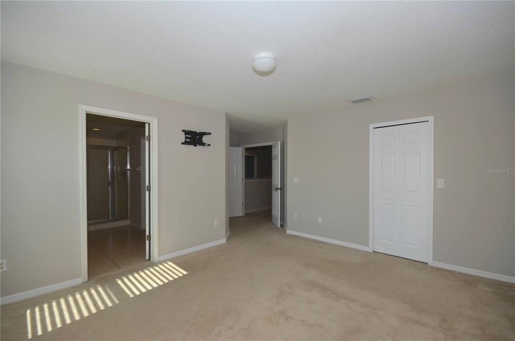 For Rent: $3,550 (4 beds, 2 baths, 2384 Square Feet)