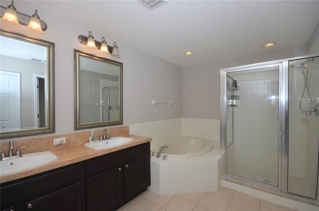 For Rent: $3,550 (4 beds, 2 baths, 2384 Square Feet)