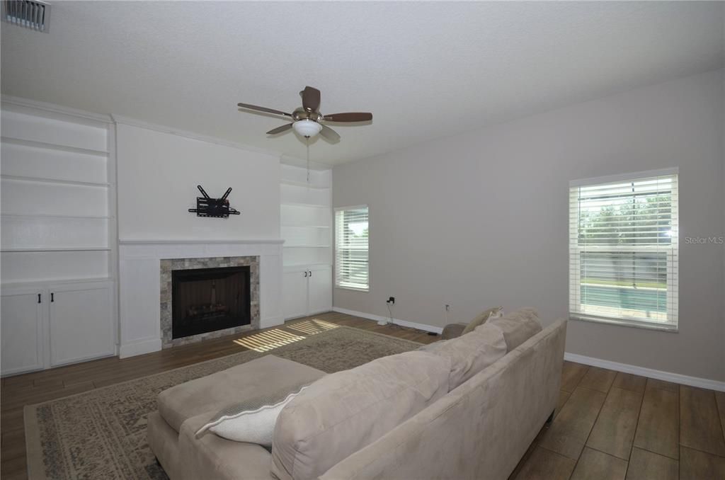 For Rent: $3,550 (4 beds, 2 baths, 2384 Square Feet)