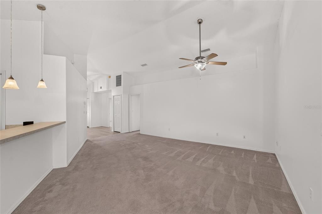 На продажу: $324,900 (3 спален, 2 ванн, 1732 Квадратных фут)