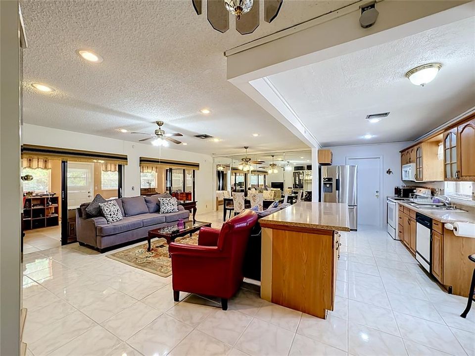 For Sale: $420,000 (2 beds, 2 baths, 1565 Square Feet)