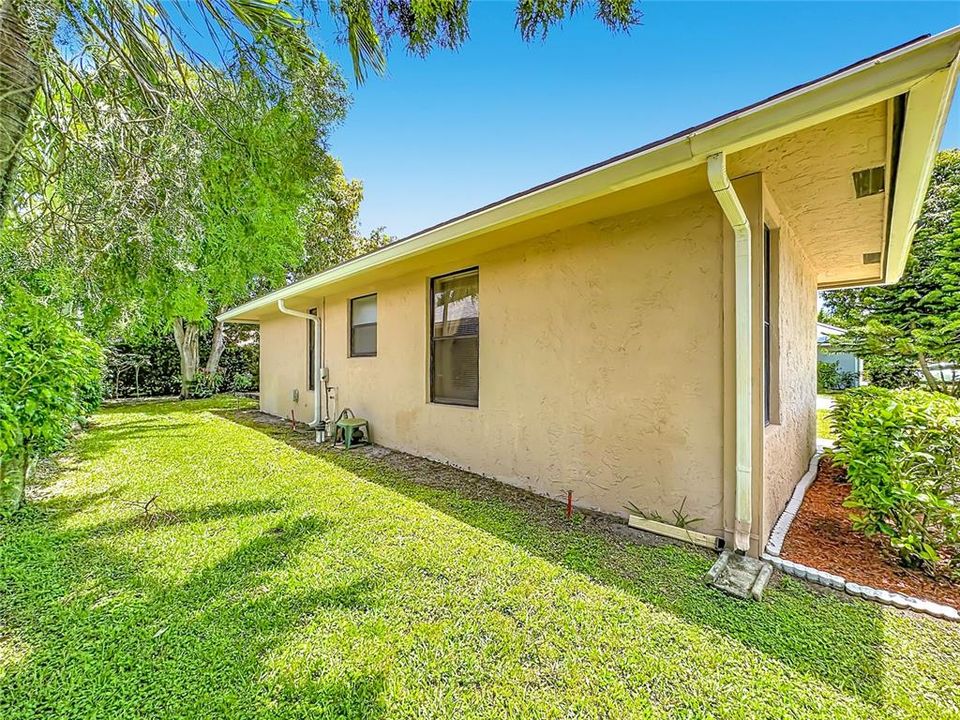 For Sale: $420,000 (2 beds, 2 baths, 1565 Square Feet)