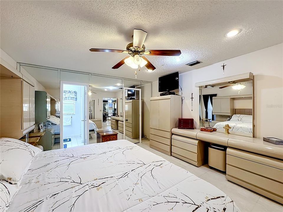 For Sale: $420,000 (2 beds, 2 baths, 1565 Square Feet)