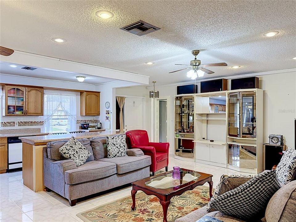 For Sale: $420,000 (2 beds, 2 baths, 1565 Square Feet)