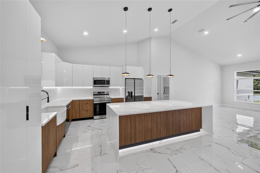 En Venta: $499,900 (4 camas, 3 baños, 2053 Pies cuadrados)