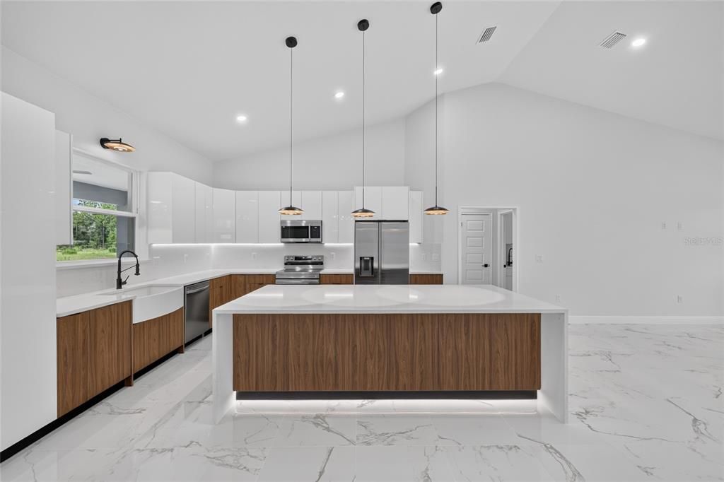 En Venta: $499,900 (4 camas, 3 baños, 2053 Pies cuadrados)
