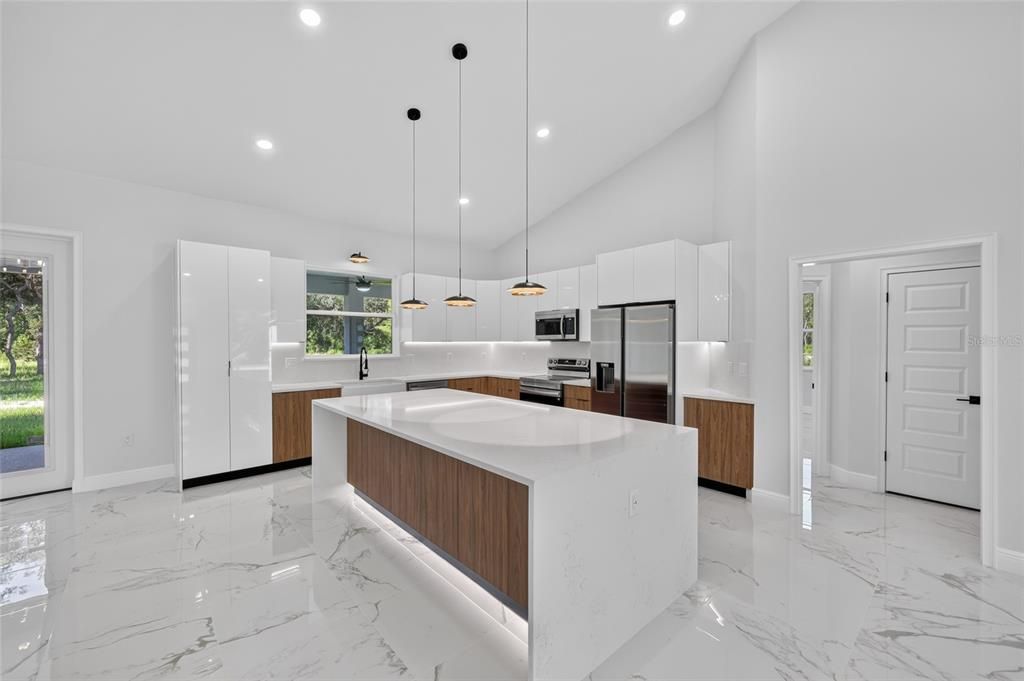 En Venta: $499,900 (4 camas, 3 baños, 2053 Pies cuadrados)