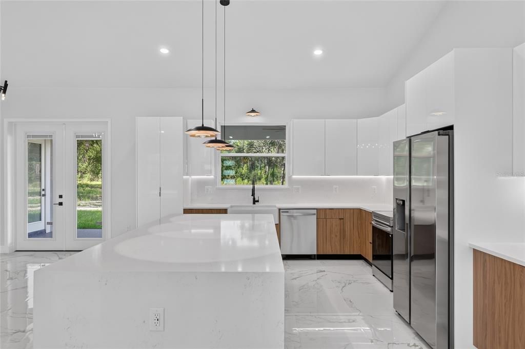 En Venta: $499,900 (4 camas, 3 baños, 2053 Pies cuadrados)