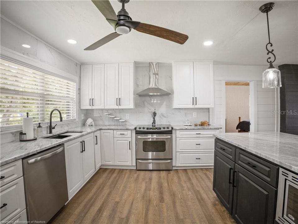 Activo con contrato: $829,900 (4 camas, 3 baños, 3000 Pies cuadrados)