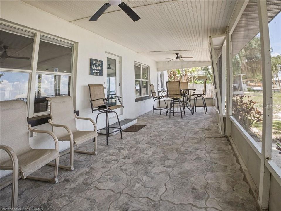 Activo con contrato: $829,900 (4 camas, 3 baños, 3000 Pies cuadrados)