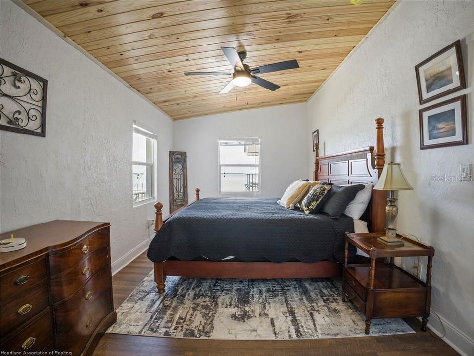 Activo con contrato: $829,900 (4 camas, 3 baños, 3000 Pies cuadrados)