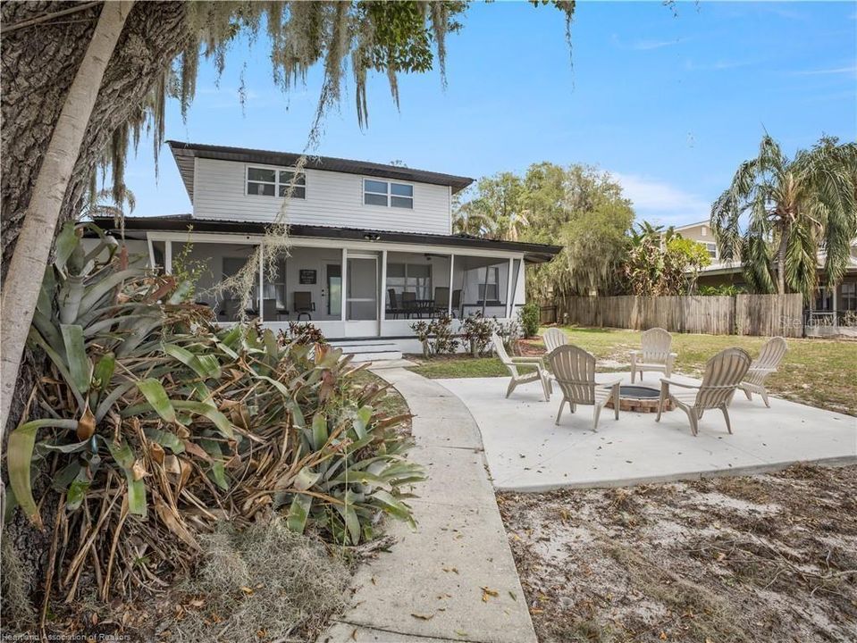 Activo con contrato: $829,900 (4 camas, 3 baños, 3000 Pies cuadrados)
