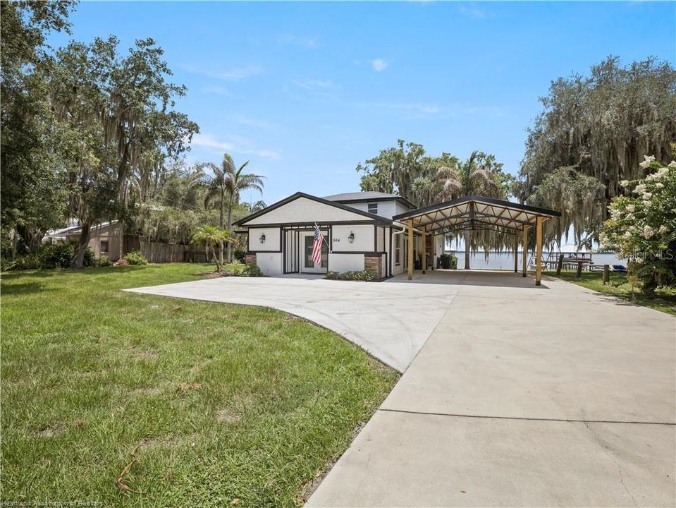 Activo con contrato: $829,900 (4 camas, 3 baños, 3000 Pies cuadrados)