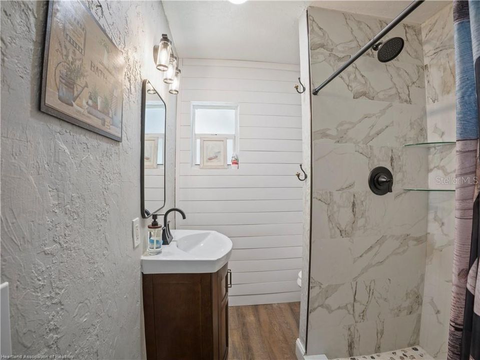 Activo con contrato: $829,900 (4 camas, 3 baños, 3000 Pies cuadrados)