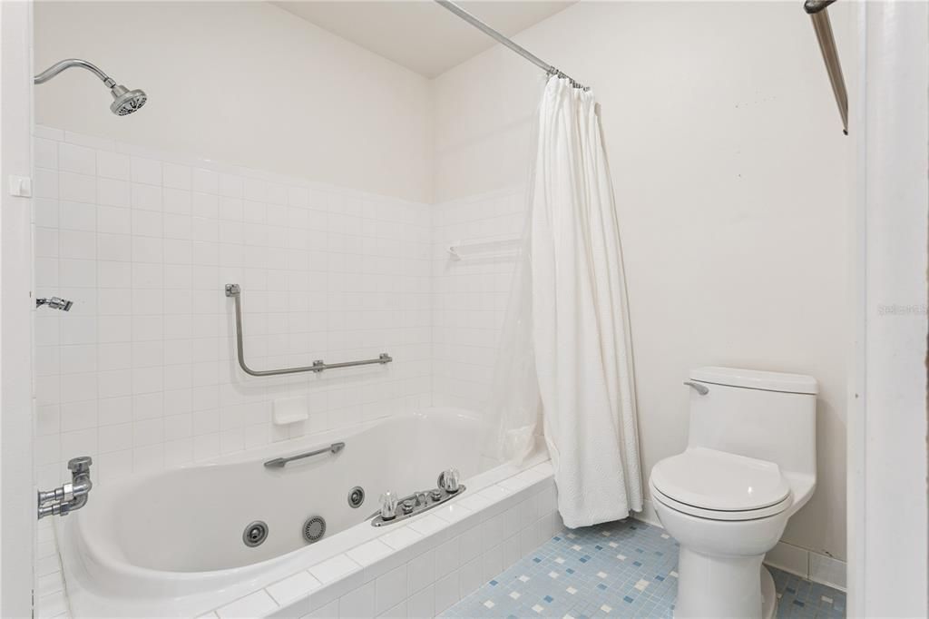 For Sale: $267,000 (2 beds, 2 baths, 1528 Square Feet)