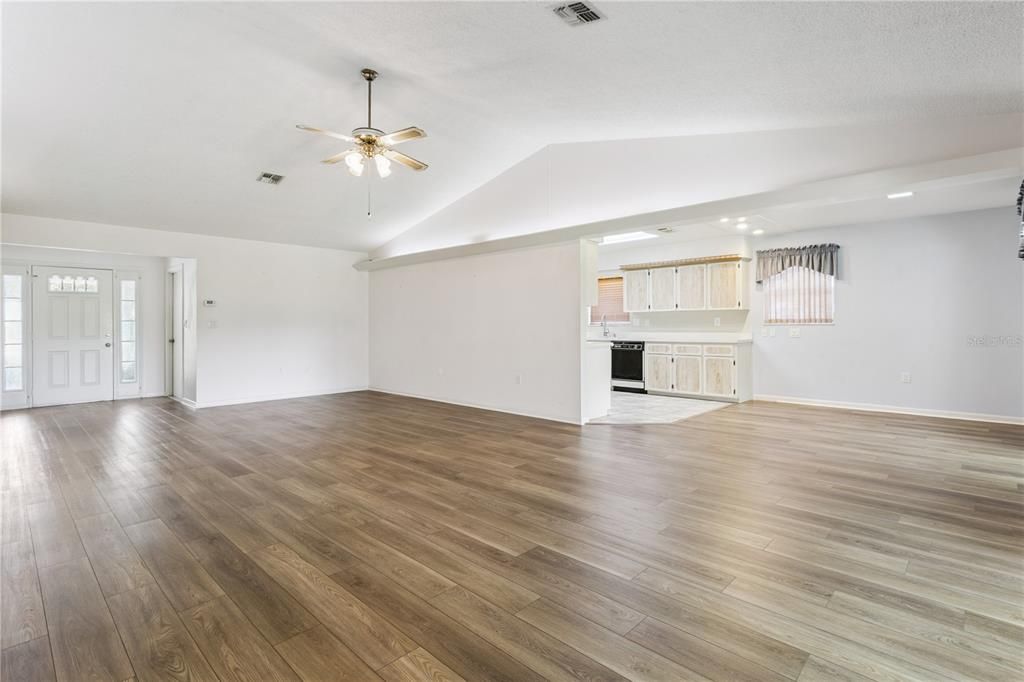 For Sale: $267,000 (2 beds, 2 baths, 1528 Square Feet)