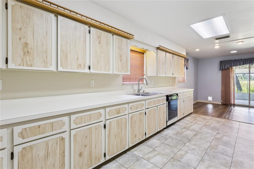 For Sale: $267,000 (2 beds, 2 baths, 1528 Square Feet)