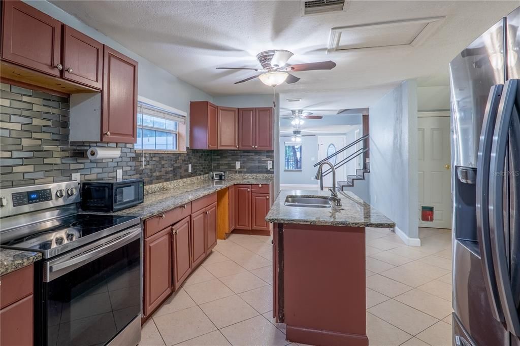 Active With Contract: $430,000 (4 beds, 2 baths, 1920 Square Feet)