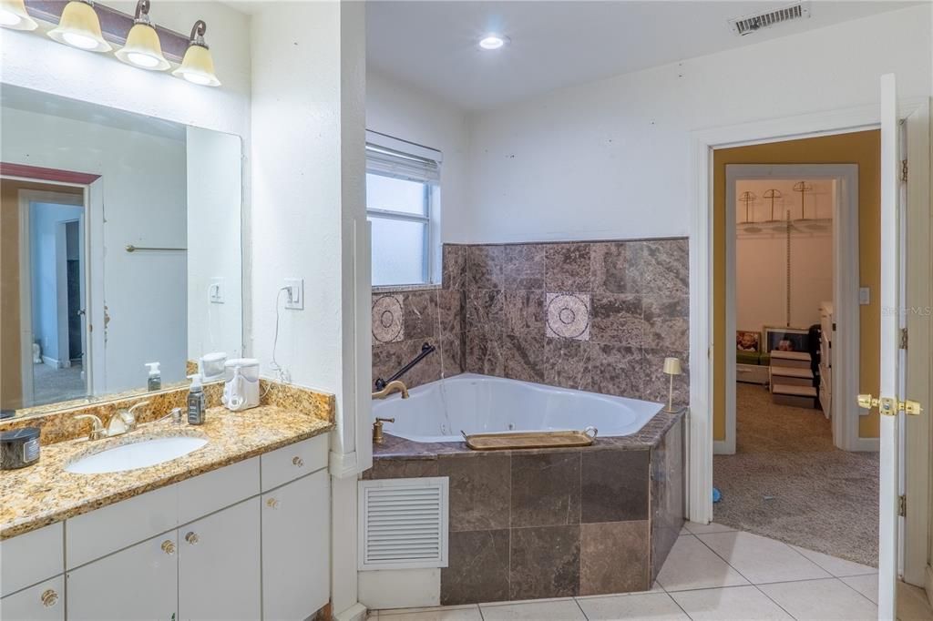 Active With Contract: $430,000 (4 beds, 2 baths, 1920 Square Feet)