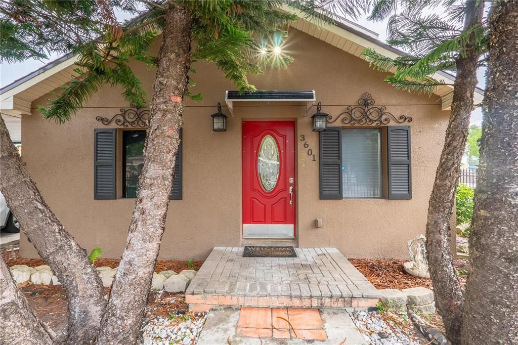 Active With Contract: $430,000 (4 beds, 2 baths, 1920 Square Feet)