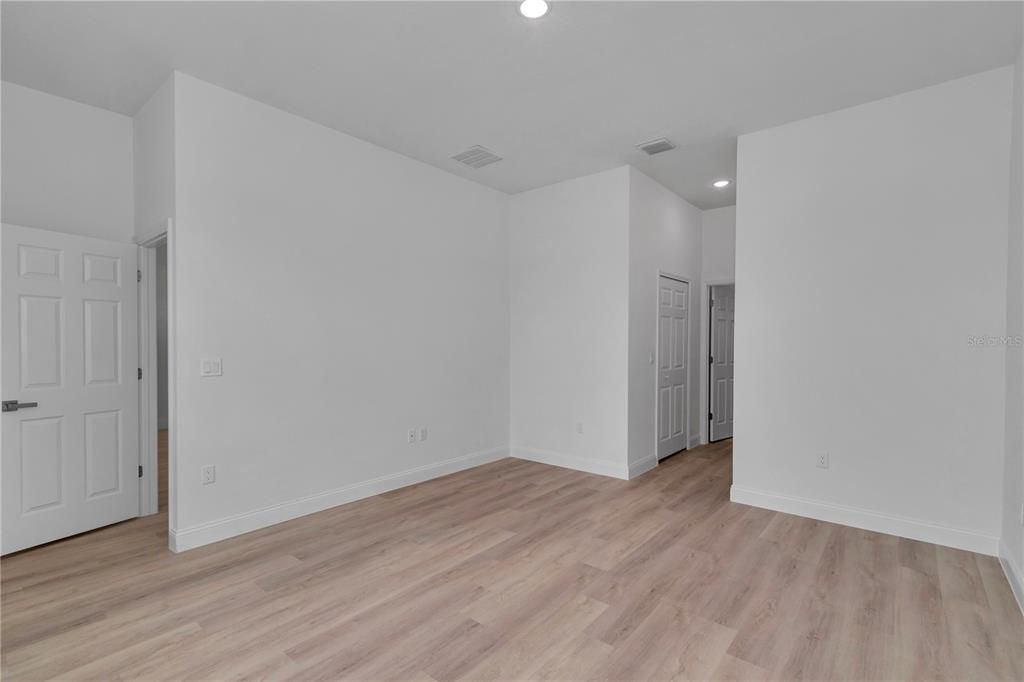 For Sale: $305,900 (4 beds, 2 baths, 1859 Square Feet)