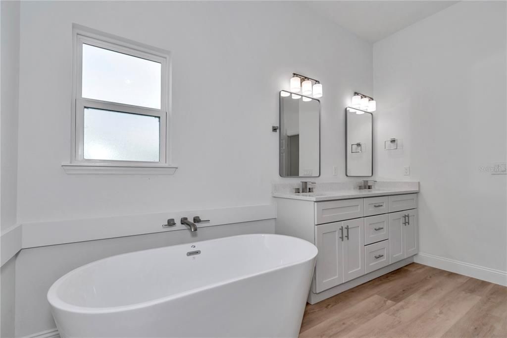 For Sale: $305,900 (4 beds, 2 baths, 1859 Square Feet)