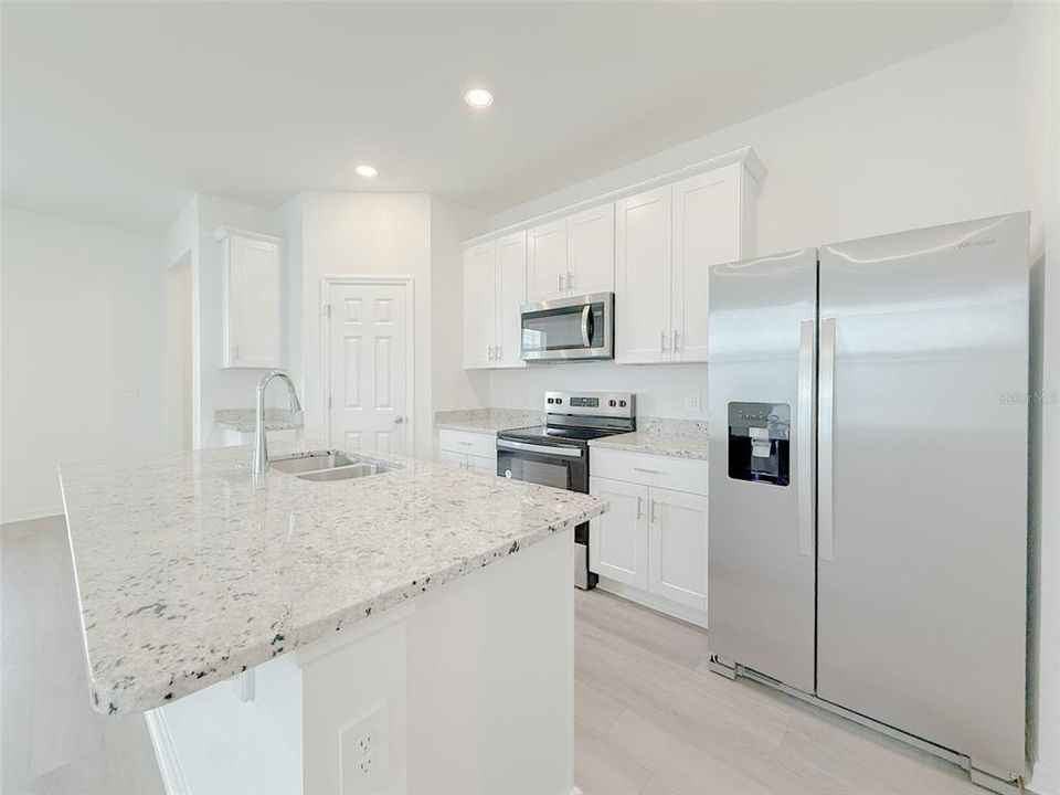 For Rent: $2,400 (3 beds, 2 baths, 1680 Square Feet)