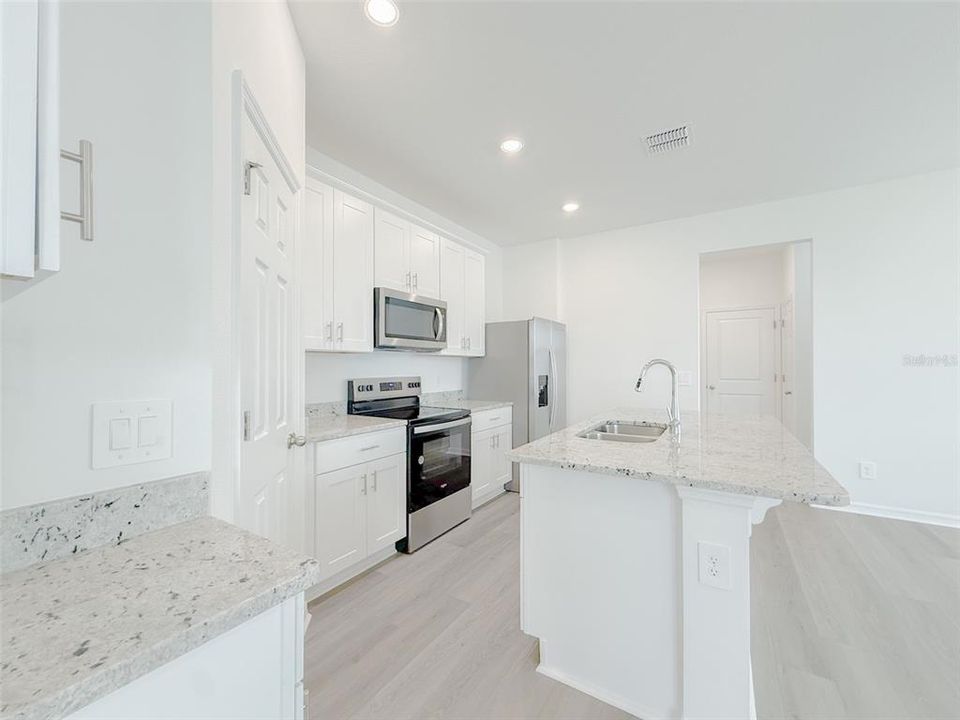 For Rent: $2,400 (3 beds, 2 baths, 1680 Square Feet)