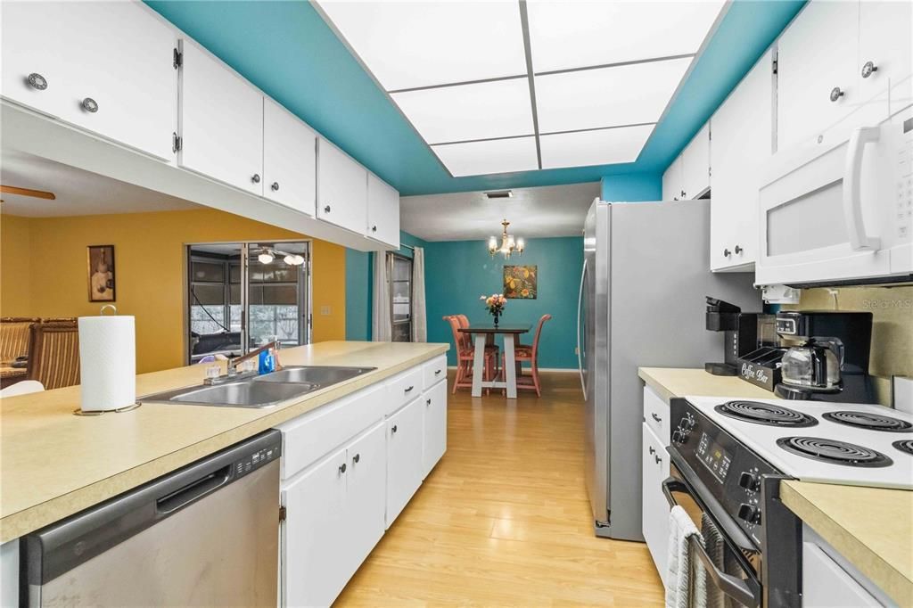 For Sale: $625,000 (3 beds, 2 baths, 1723 Square Feet)
