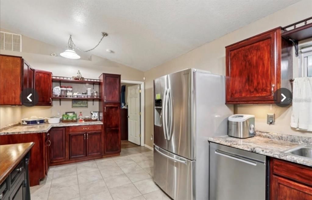 For Sale: $365,000 (3 beds, 2 baths, 1677 Square Feet)