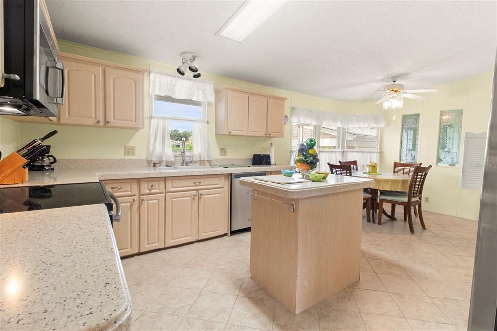 Active With Contract: $214,900 (2 beds, 2 baths, 1504 Square Feet)