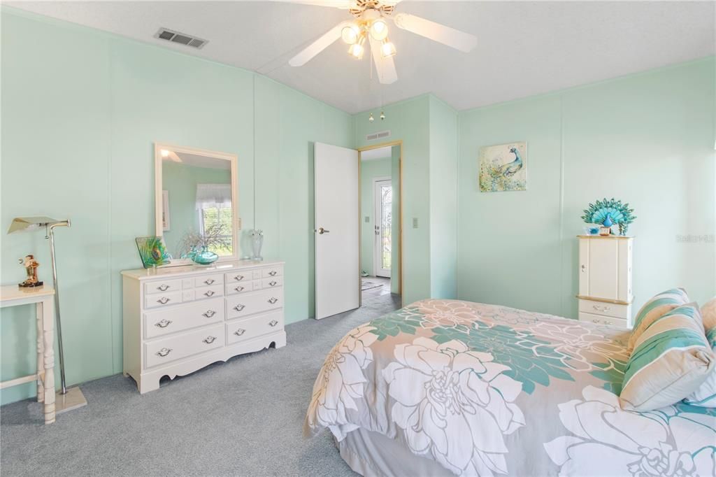 Active With Contract: $214,900 (2 beds, 2 baths, 1504 Square Feet)