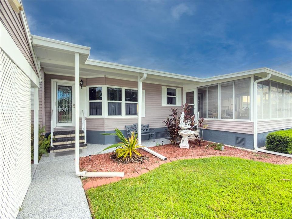Active With Contract: $214,900 (2 beds, 2 baths, 1504 Square Feet)