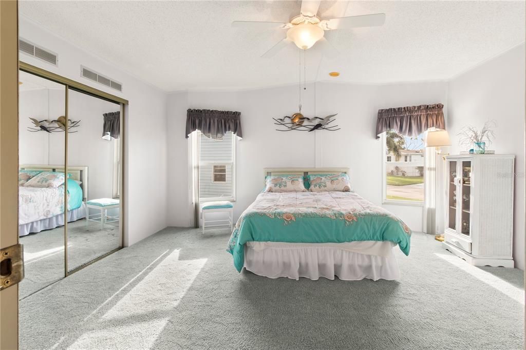 Active With Contract: $214,900 (2 beds, 2 baths, 1504 Square Feet)