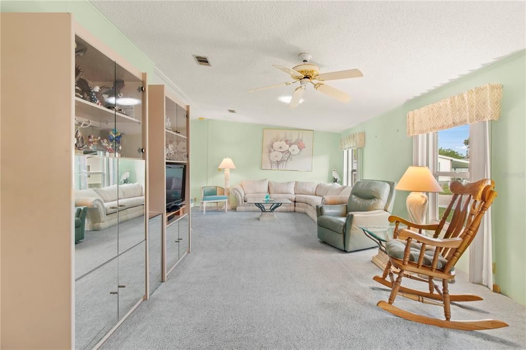 Active With Contract: $214,900 (2 beds, 2 baths, 1504 Square Feet)