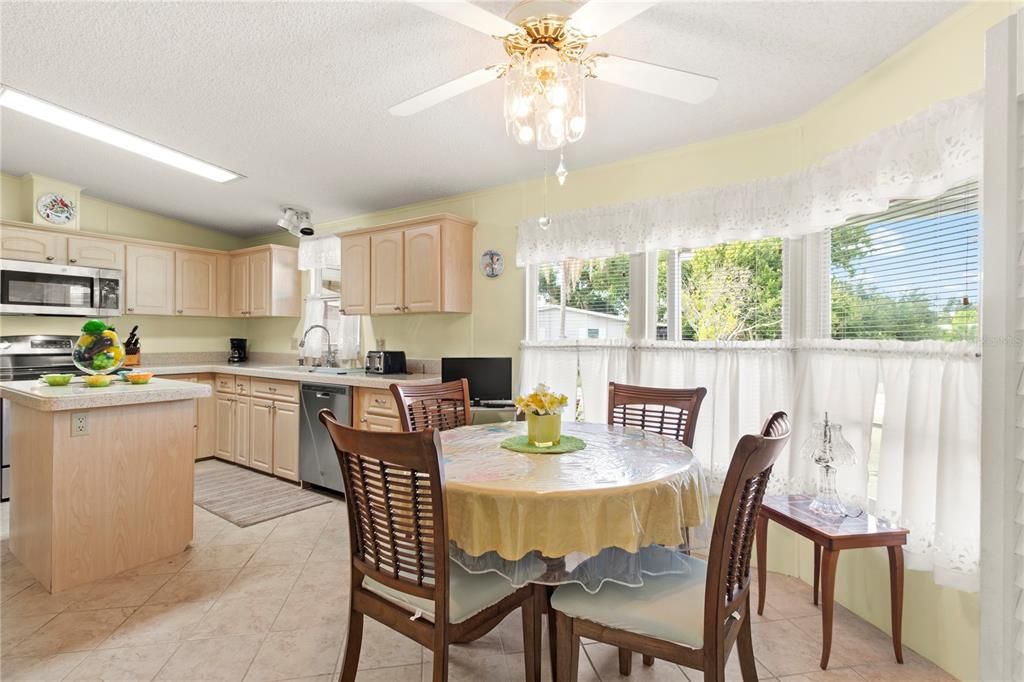 Active With Contract: $214,900 (2 beds, 2 baths, 1504 Square Feet)
